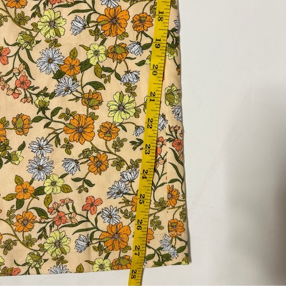 NWT (size 4) Loft Belted Sutton Kick Crop Pants in Floral - Picture 8 of 9